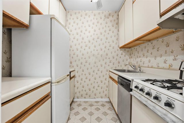 110-45 Queens Blvd 719, Forest Hills, NY 11375