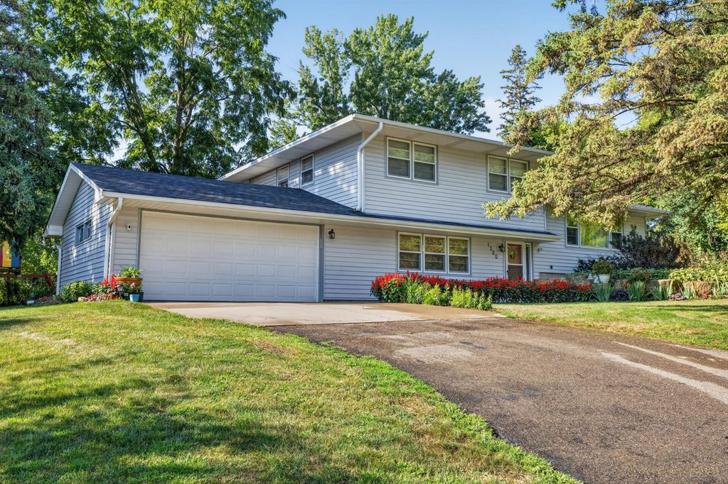 1300 Lakeview Avenue, Mendota Heights, MN 55120 — exterior
