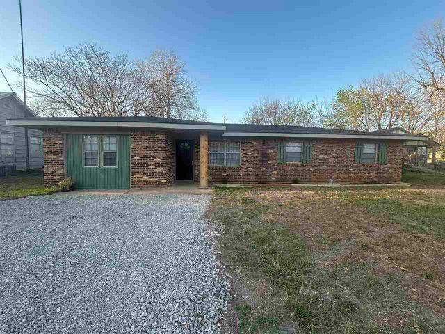 107 W Oliver, Sterling, OK 73567
