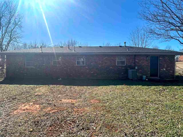 107 W Oliver, Sterling, OK 73567