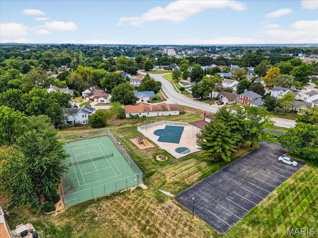 189 Harvest Moon Court B, St Charles, MO 63304