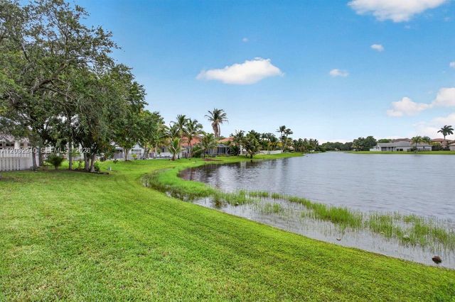 480 Cambridge Dr, Weston, FL 33326