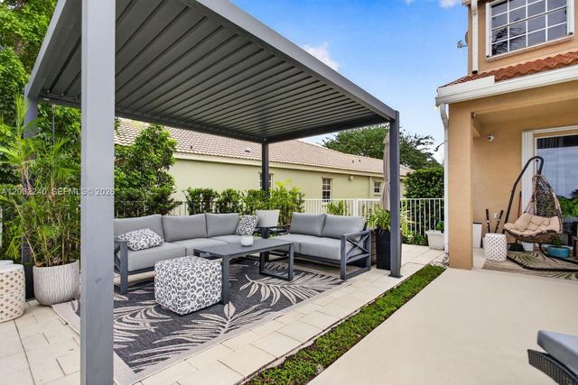 480 Cambridge Dr, Weston, FL 33326