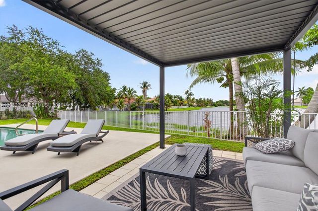 480 Cambridge Dr, Weston, FL 33326