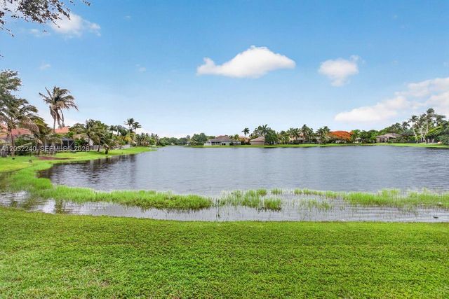480 Cambridge Dr, Weston, FL 33326