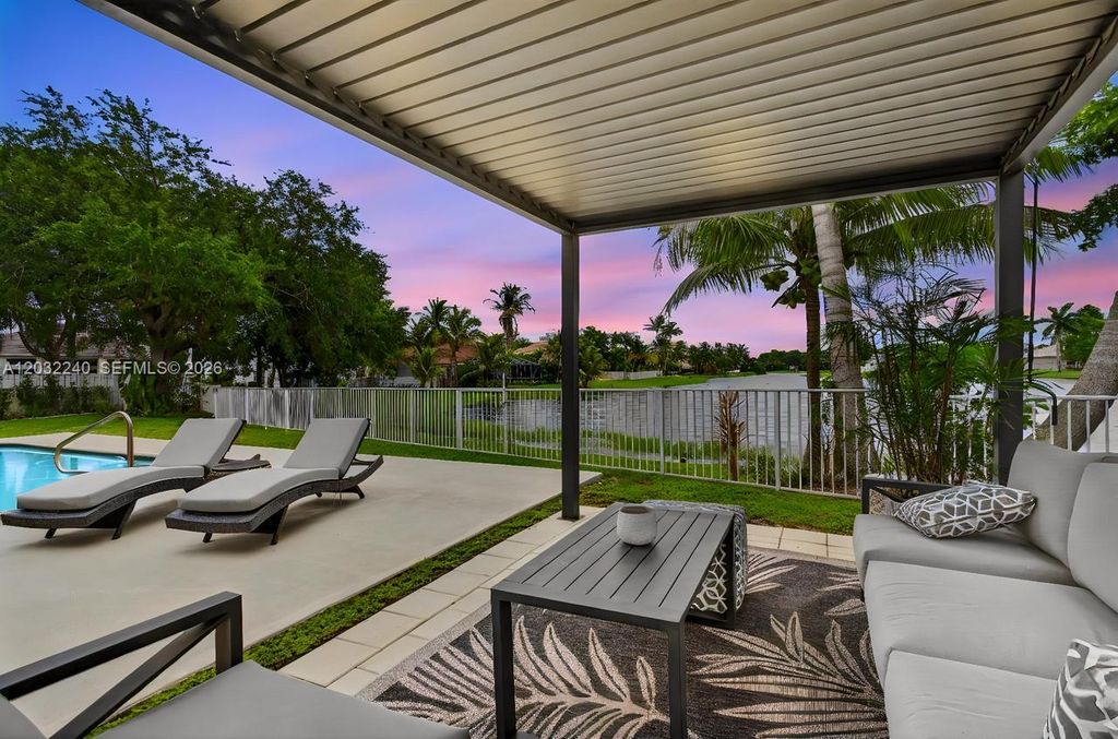 480 Cambridge Dr, Weston, FL 33326