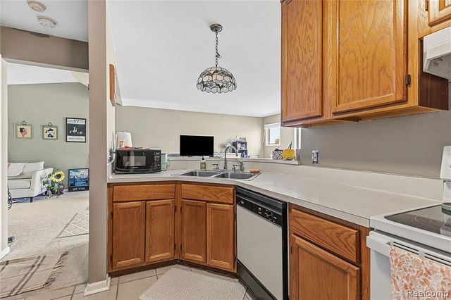 42 Rosebud Lane, Mount Clemens, MI 48043