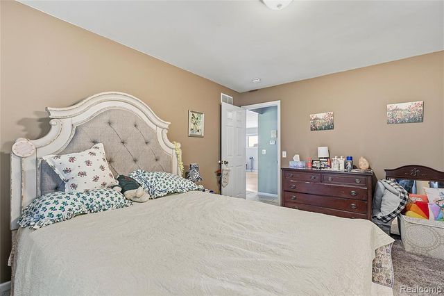 42 Rosebud Lane, Mount Clemens, MI 48043