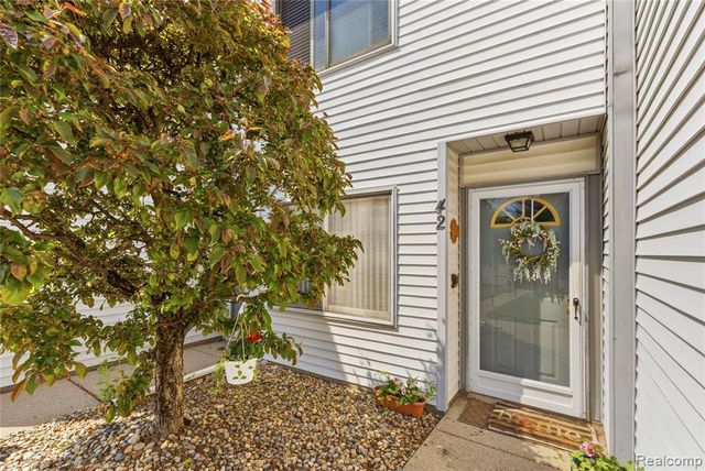42 Rosebud Lane, Mount Clemens, MI 48043