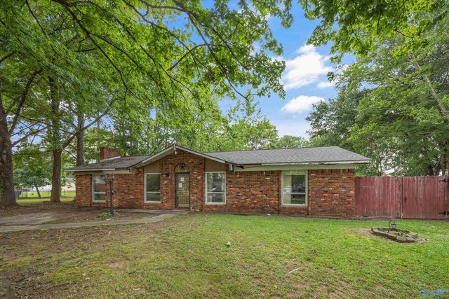 710 Westwood Circle SW, Decatur, AL 35601