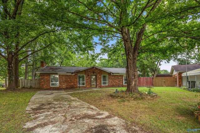 710 Westwood Circle SW, Decatur, AL 35601