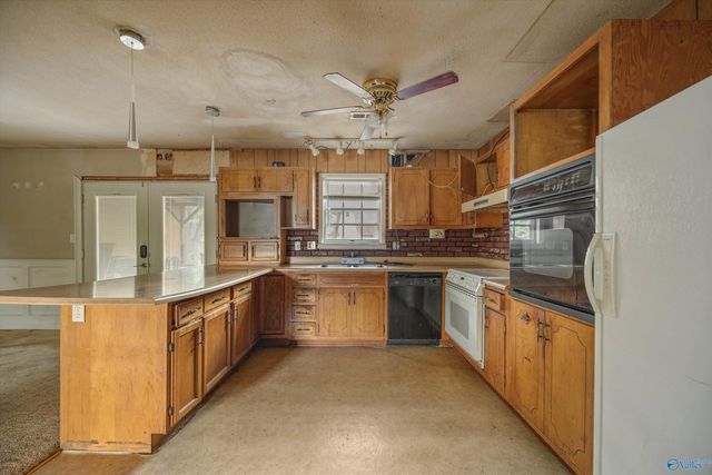 710 Westwood Circle SW, Decatur, AL 35601