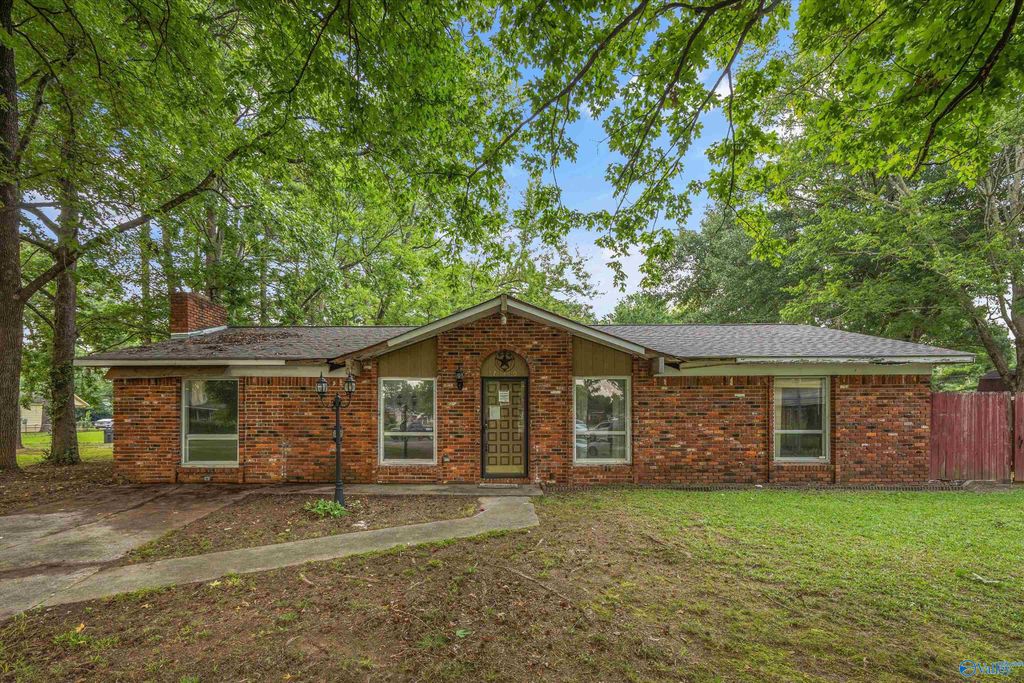 710 Westwood Circle SW, Decatur, AL 35601