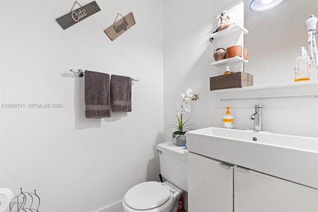 6235 Kendale Lakes Cir 247, Miami, FL 33183