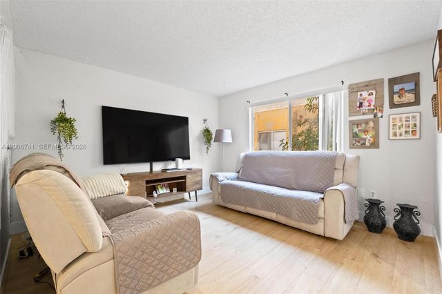 6235 Kendale Lakes Cir 247, Miami, FL 33183