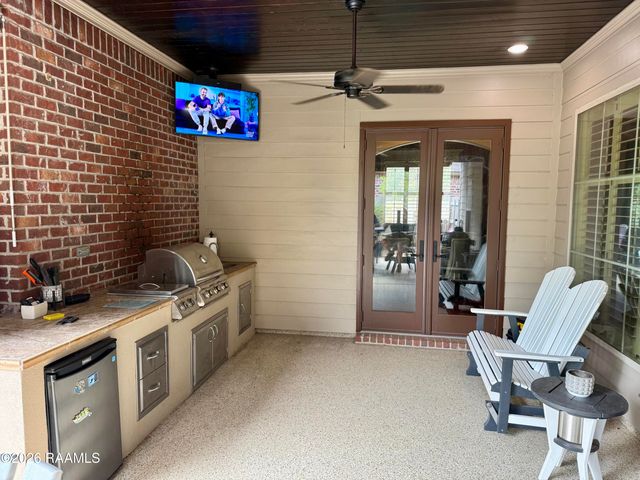 203 La Villa Circle, Youngsville, LA 70592