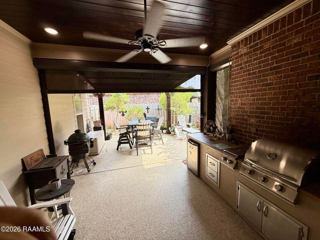 203 La Villa Circle, Youngsville, LA 70592
