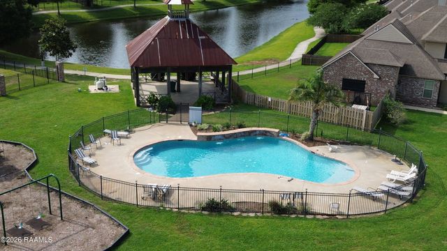 203 La Villa Circle, Youngsville, LA 70592