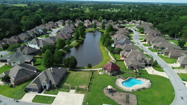 203 La Villa Circle, Youngsville, LA 70592
