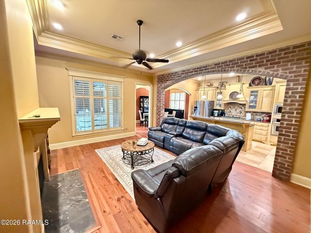 203 La Villa Circle, Youngsville, LA 70592