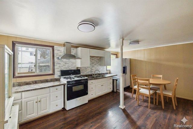 3868 Doremus Street, Hamtramck, MI 48212