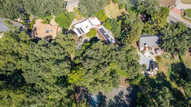 45 Wilderness Drive, Sanger, CA 93657
