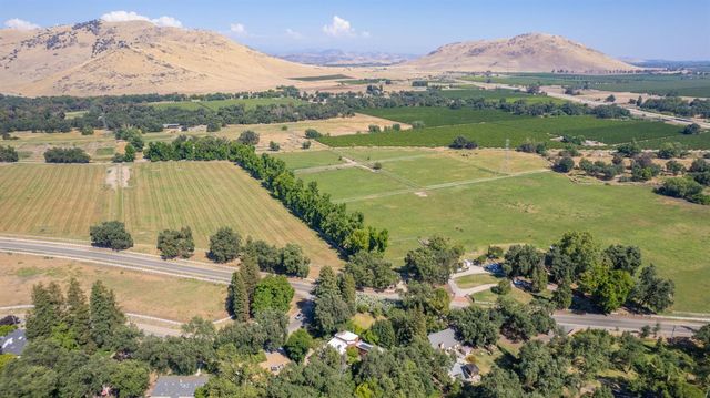 45 Wilderness Drive, Sanger, CA 93657