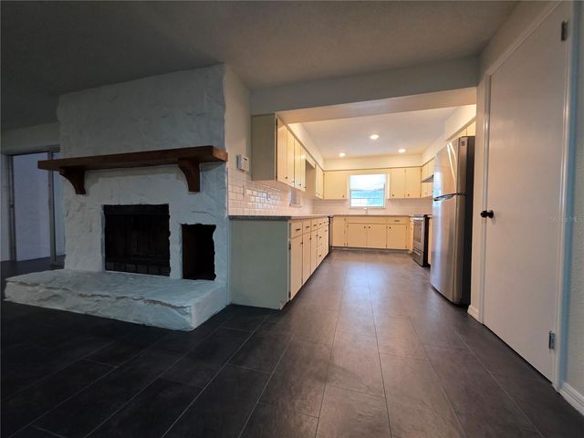 5611 6TH STREET, Zephyrhills, FL 33542