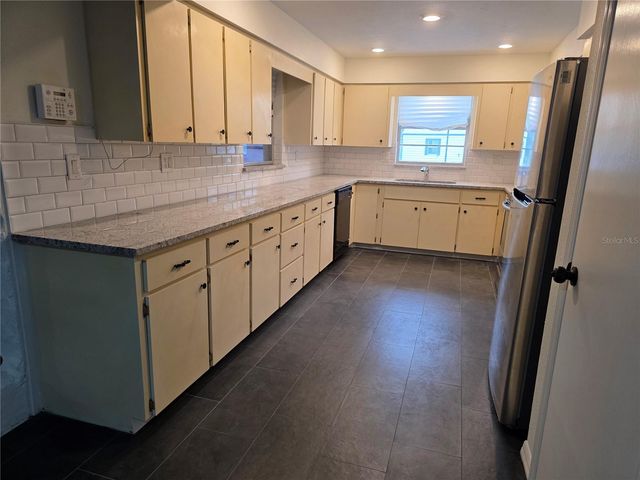 5611 6TH STREET, Zephyrhills, FL 33542