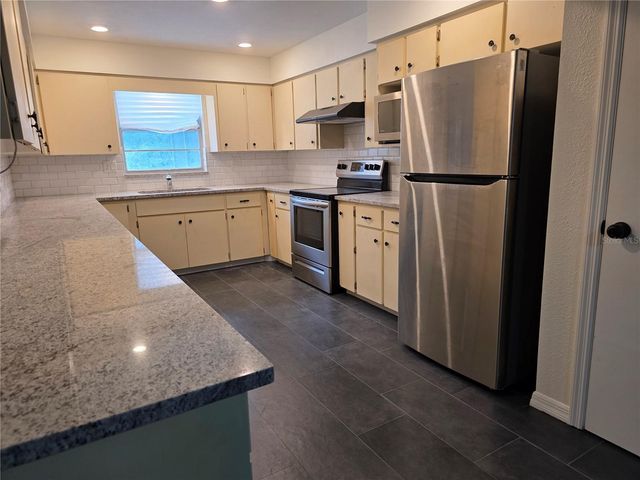 5611 6TH STREET, Zephyrhills, FL 33542