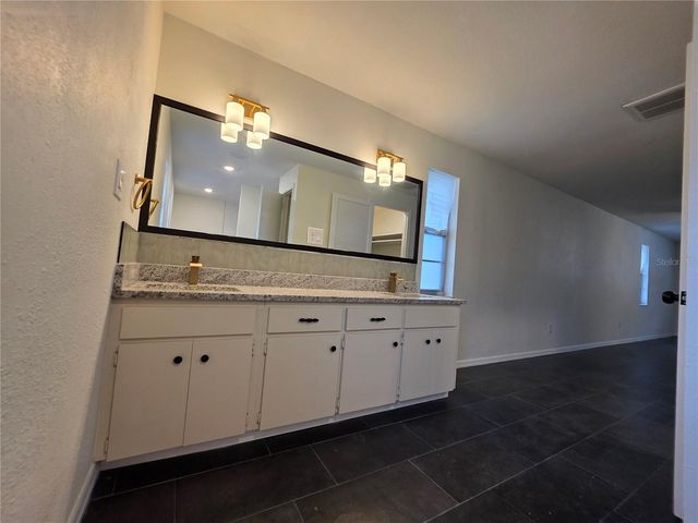 5611 6TH STREET, Zephyrhills, FL 33542