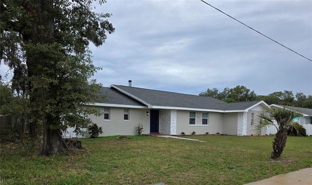 5611 6TH STREET, Zephyrhills, FL 33542