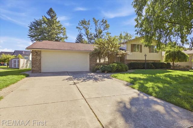 3590 Historic Drive, Troy, MI 48083