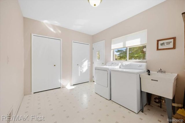 3590 Historic Drive, Troy, MI 48083