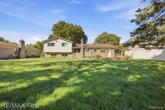 3590 Historic Drive, Troy, MI 48083