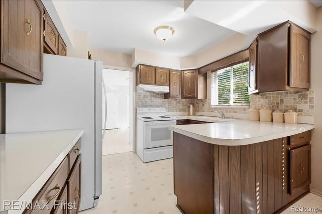 3590 Historic Drive, Troy, MI 48083