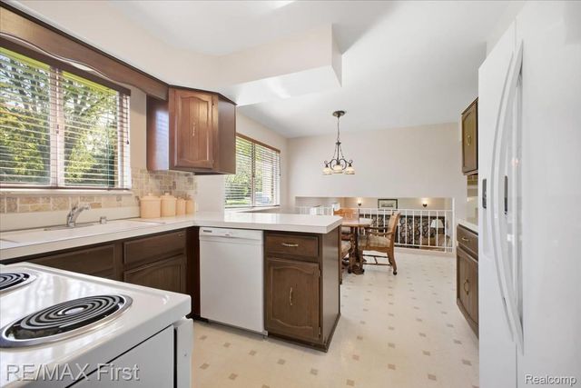 3590 Historic Drive, Troy, MI 48083