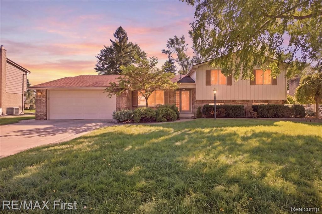 3590 Historic Drive, Troy, MI 48083