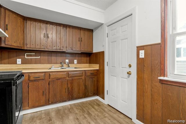 5614 Katherine Street, Dearborn Heights, MI 48125