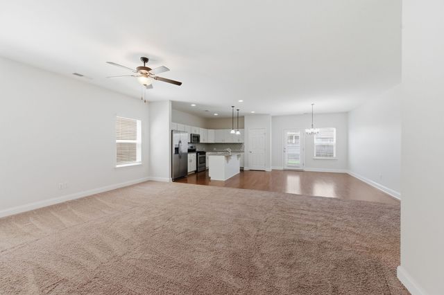 139 Crabourne Dr, White House, TN 37188