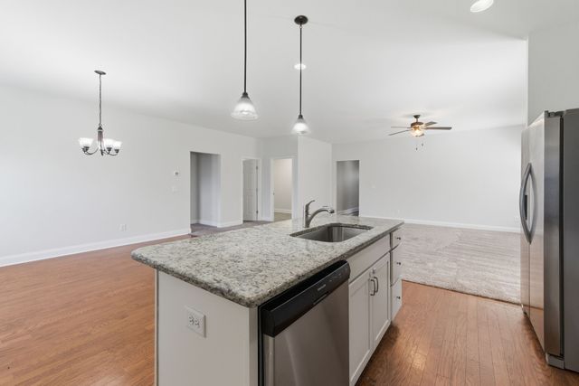 139 Crabourne Dr, White House, TN 37188