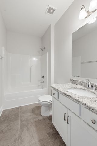 139 Crabourne Dr, White House, TN 37188