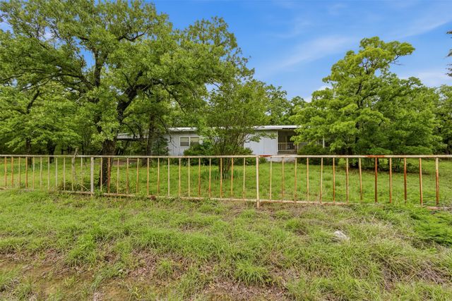 936 Carter Lake Drive, Bowie, TX 76230
