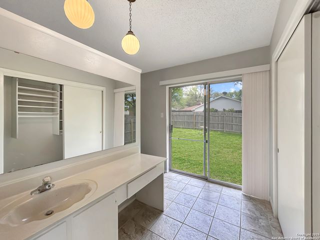 6414 Ridge Pass, San Antonio, TX 78233