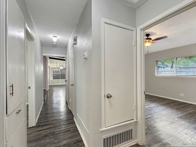 6414 Ridge Pass, San Antonio, TX 78233