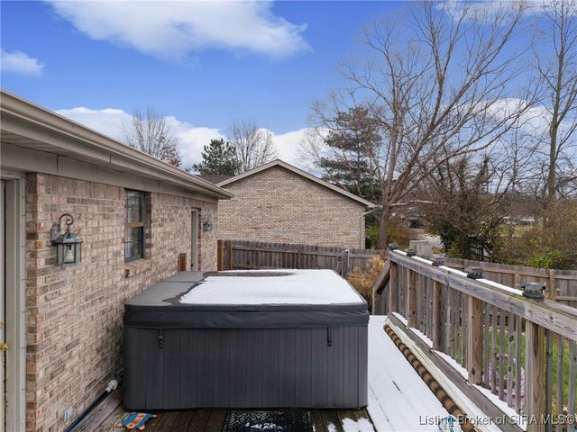 83 Fieldstone Court, New Albany, IN 47150