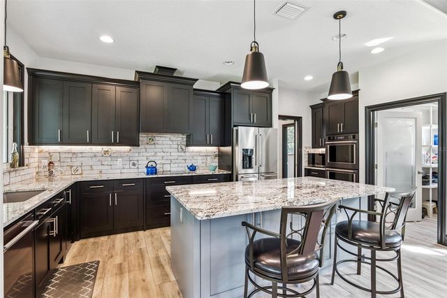 372 W LAKEVIEW AVENUE, Lake Mary, FL 32746