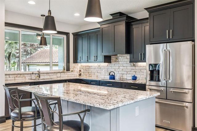 372 W LAKEVIEW AVENUE, Lake Mary, FL 32746