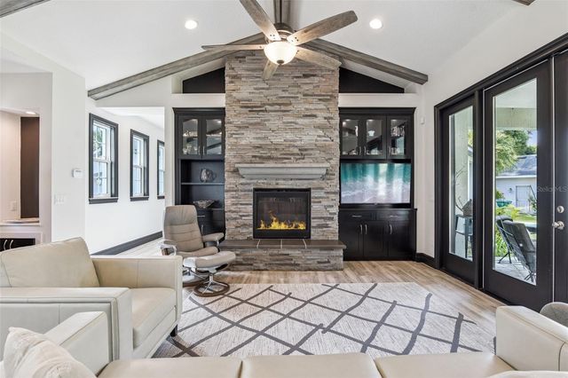 372 W LAKEVIEW AVENUE, Lake Mary, FL 32746