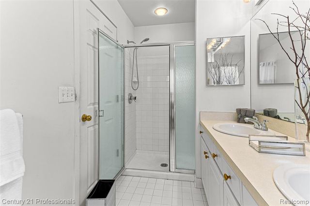 30924 Tanglewood Drive, Novi, MI 48377